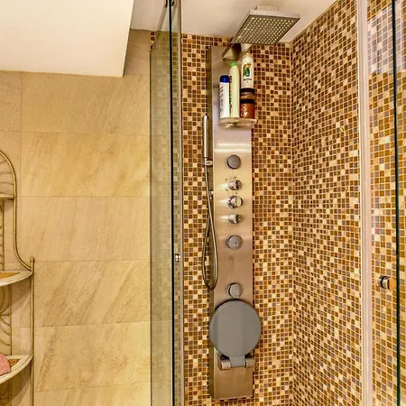 Duplex Jacuzzi Apartment *